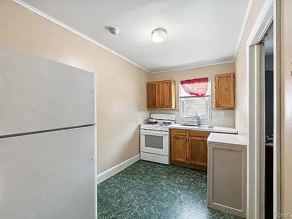 50 Westside Ave #D — Photo 17