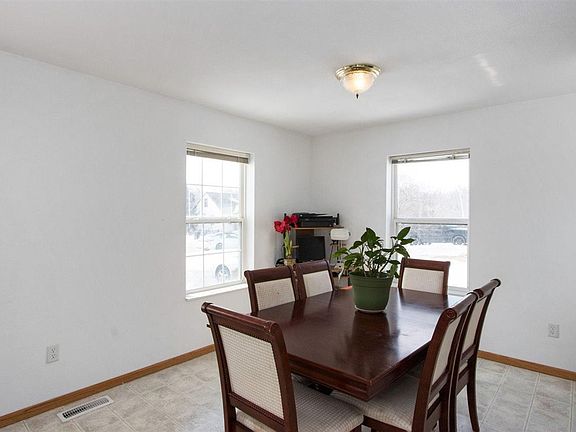 5th image of 601 Fairchild St