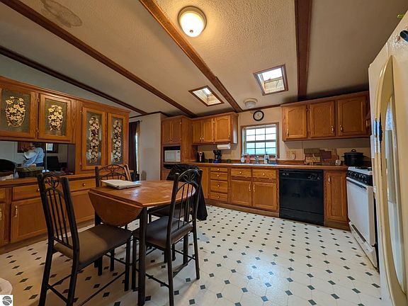 4th image of 6046 N Douglas Rd