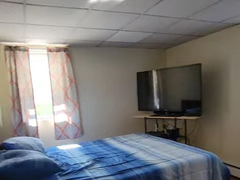 2nd image of 1742 Washington St #5