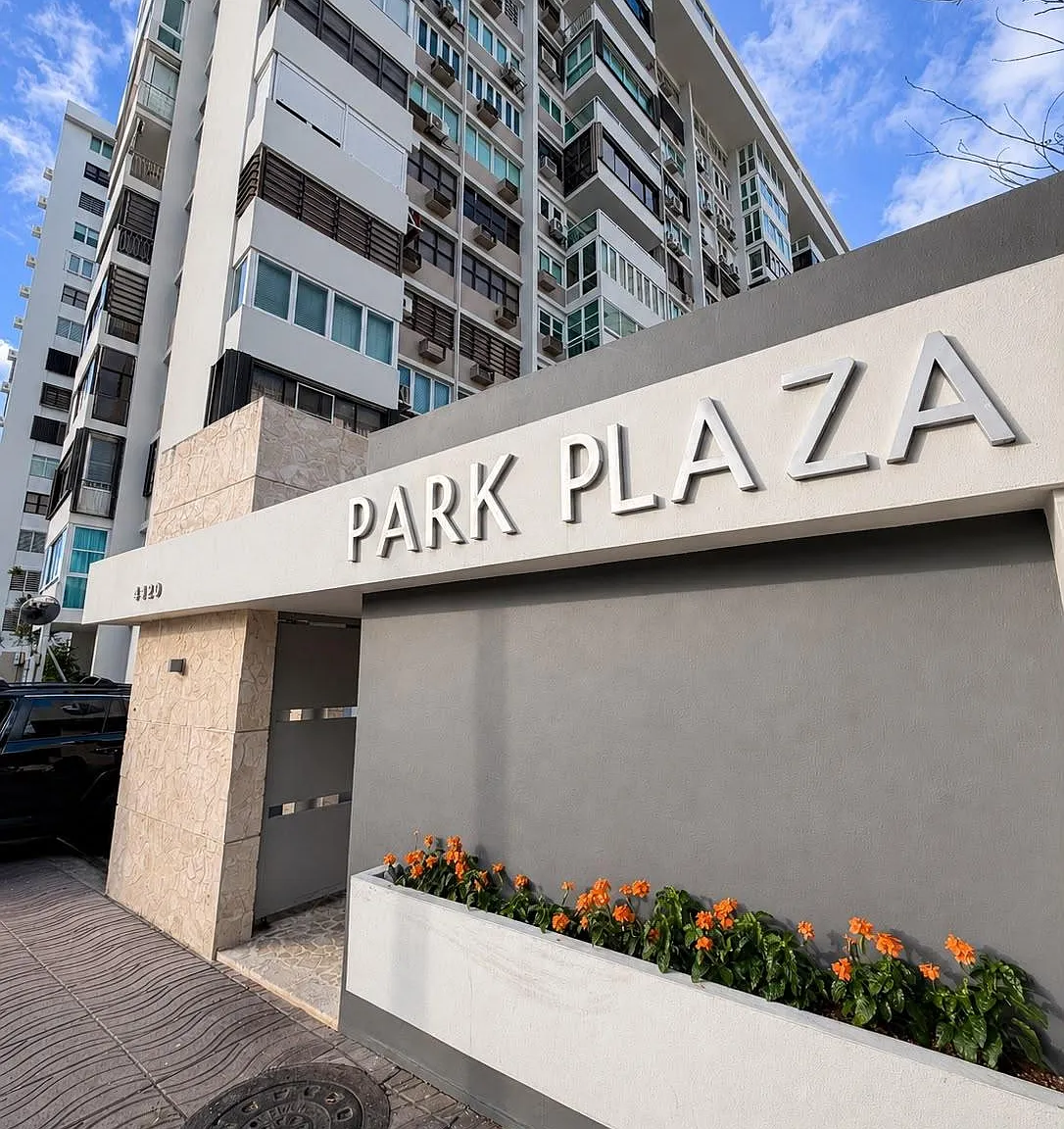 Park Plaza (Condominio) — Photo 1