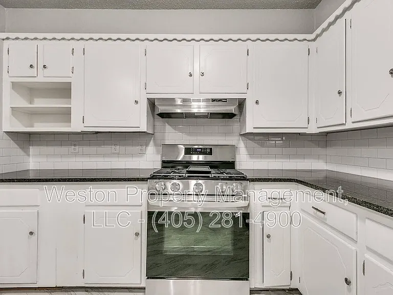 1011 Crown Dr — Photo 12