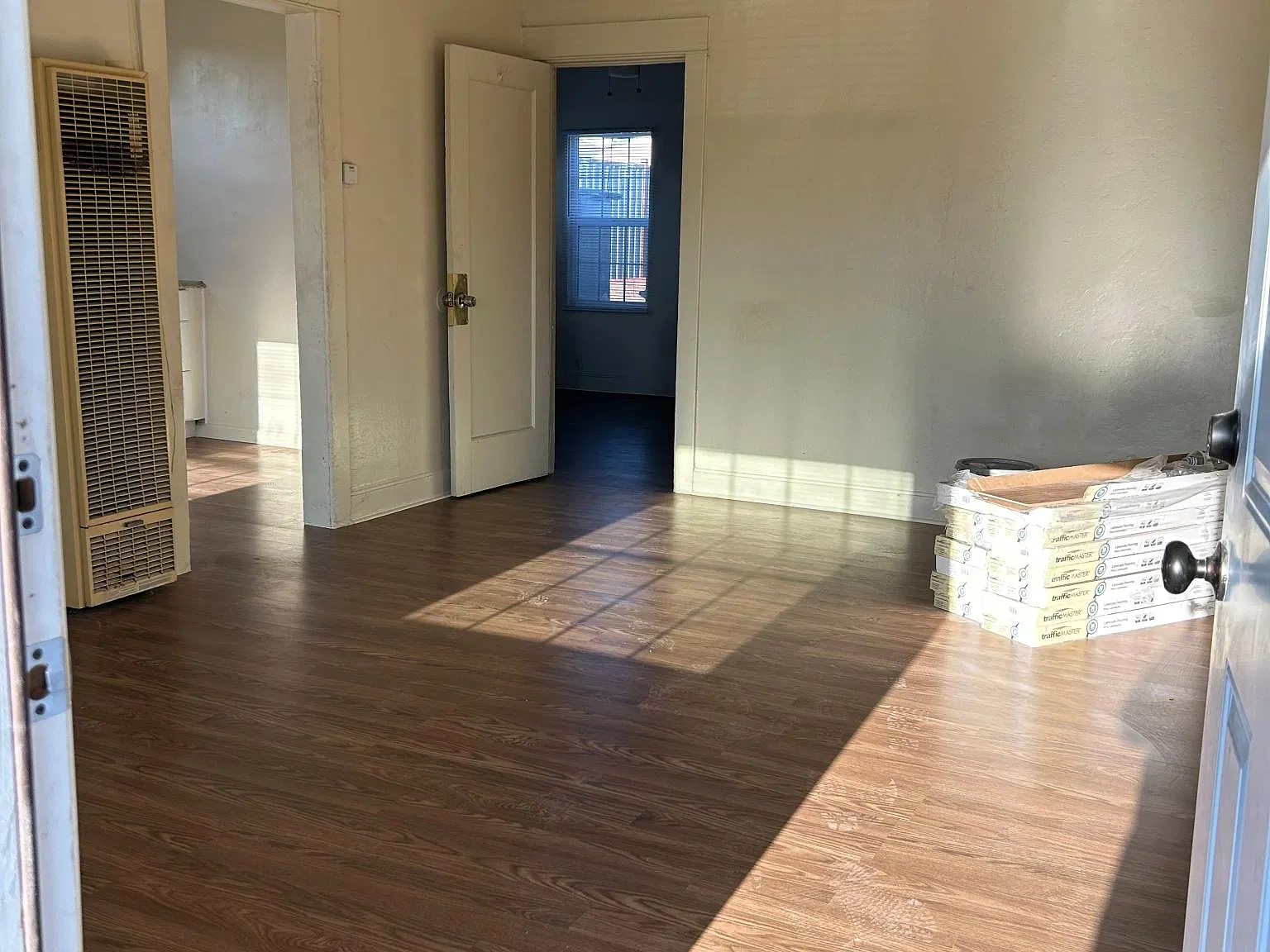 1613 Robinson St — Photo 3