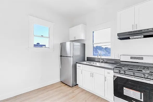 1618 E Vernon Ave — Photo 1