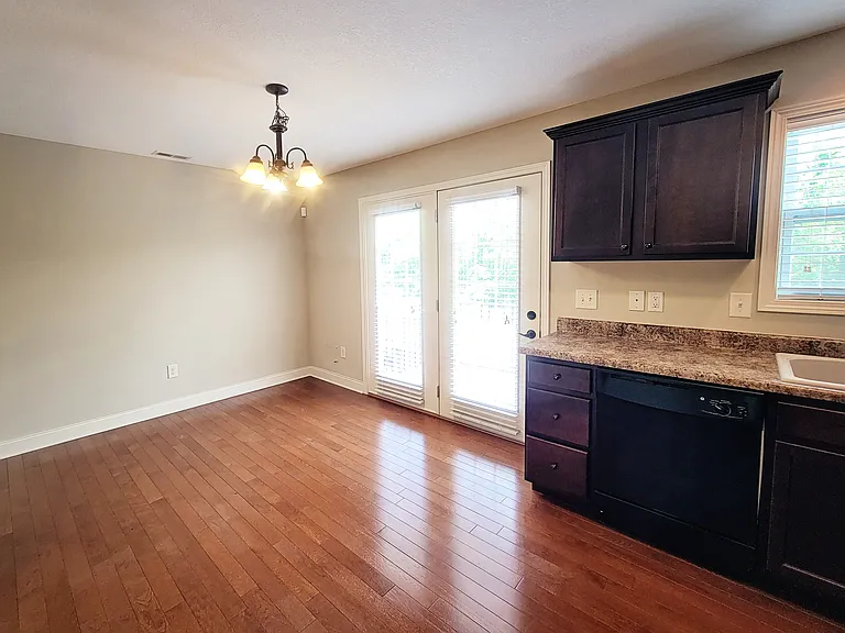 652 Grays Pointe Ct — Photo 7
