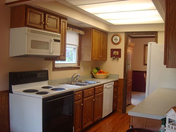 3rd image of 2458 Clover Blossom Ct