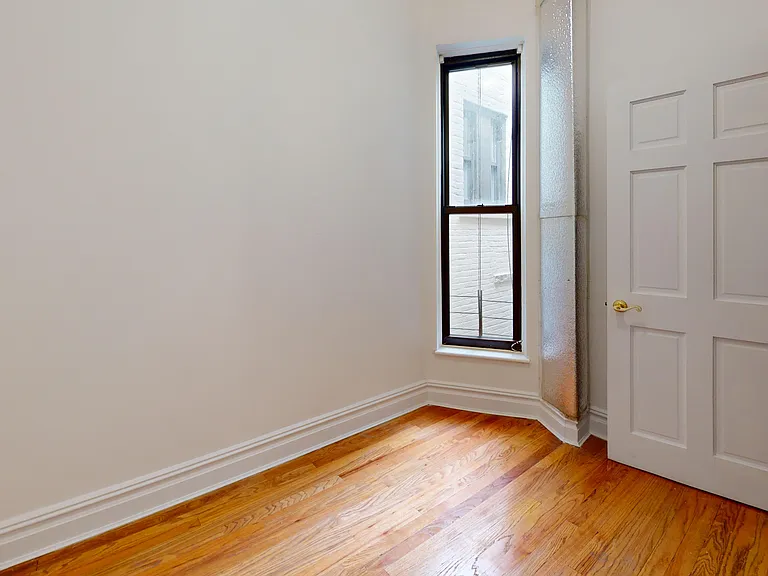 1443 York Ave #4W — Photo 7