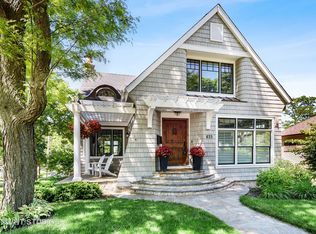 635 S Summit St, Barrington, IL 60010