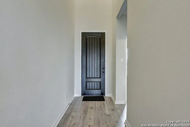 4 bed, 3.0 bath, 2363 sqft, $2,300 — Photo 2