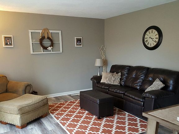 3rd image of 9429 Pine Island Dr NE