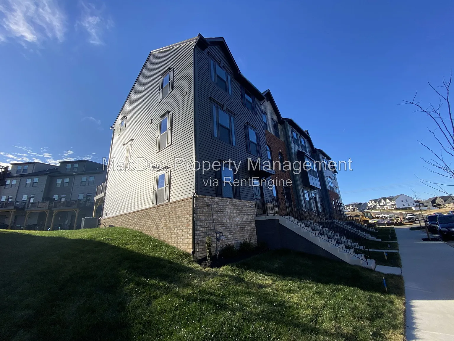 3 bed, 3.5 bath, 2217 sqft, $2,695 — Photo 3