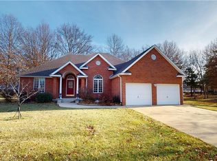 1885 W Timber Ridge Dr, Sedalia, MO 65301