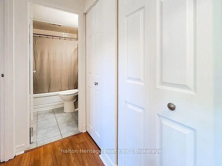 81 Charlton Ave E #905 — Photo 10