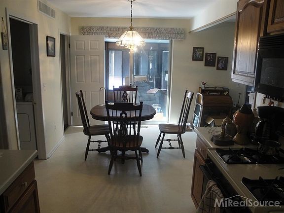 4th image of 39843 Spitz Dr