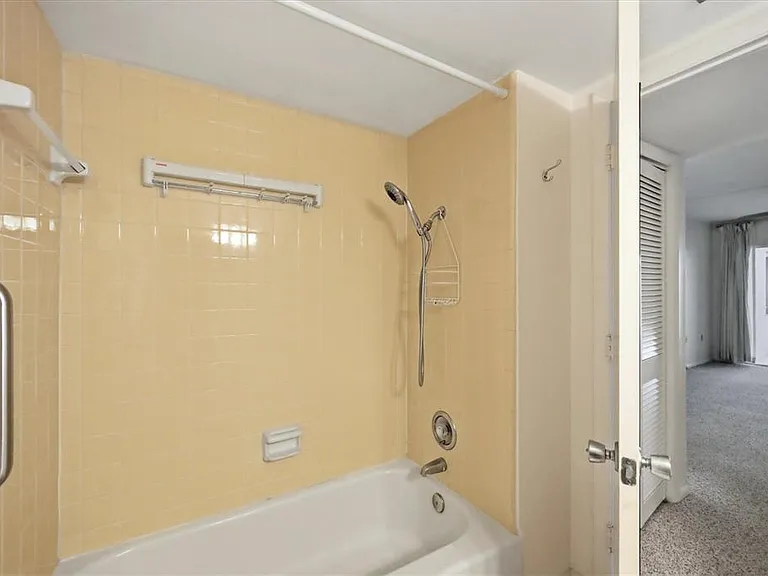 555 S Gulfstream Ave #902 — Photo 29