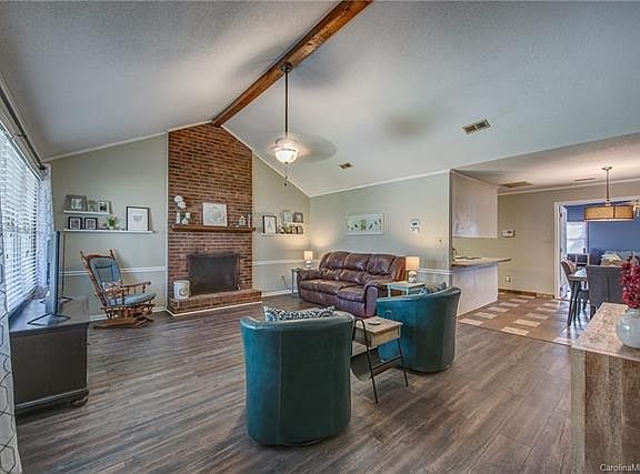 4th image of 309 Treeline Dr