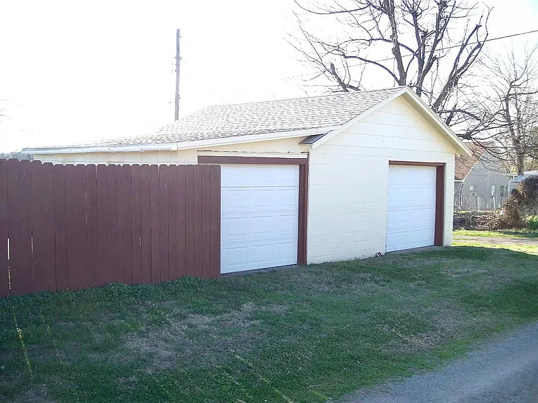 128 E Pine St — Photo 14