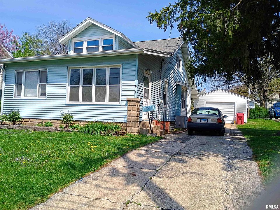 2nd image of 817 E Lake Ave