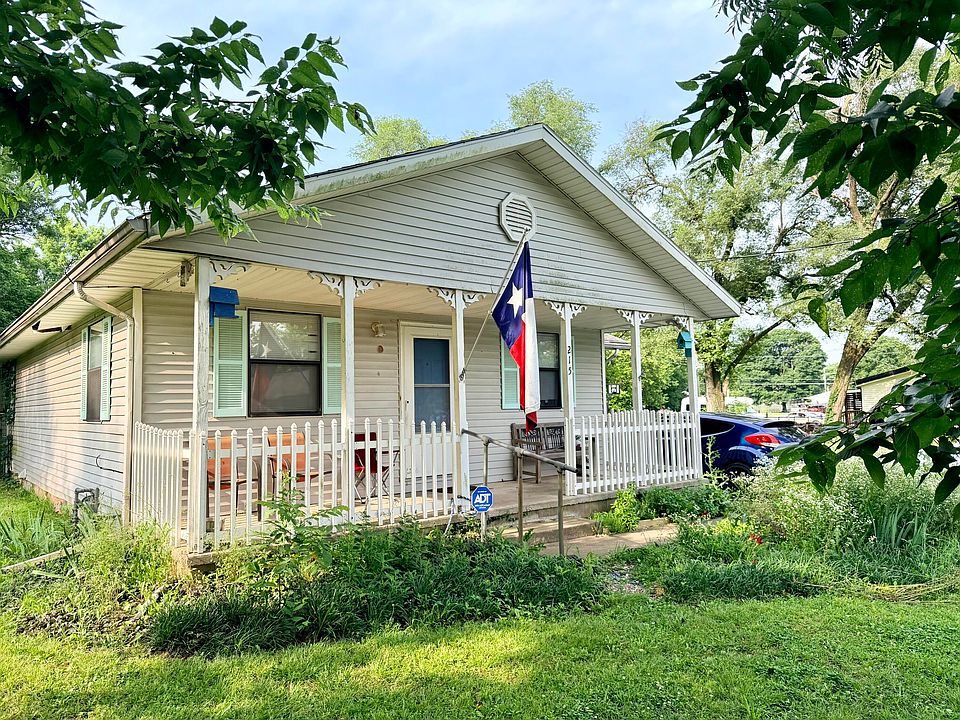 1st image of 215 Mc Pherson Street