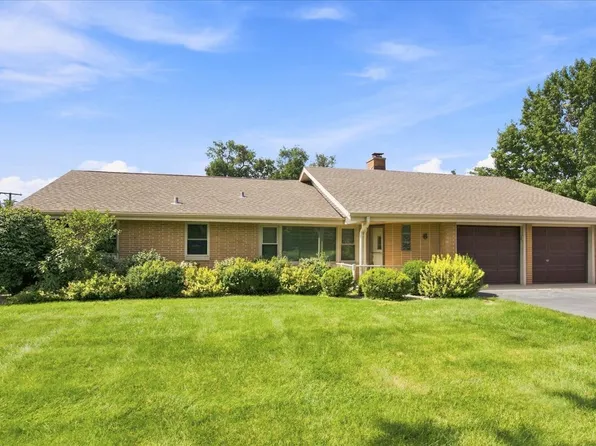 6 Meadowood Dr, Oak Brook, IL 60523
