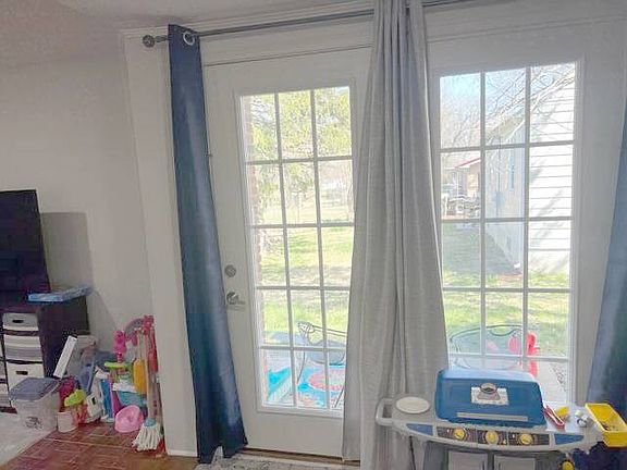 5th image of 501 E Court St