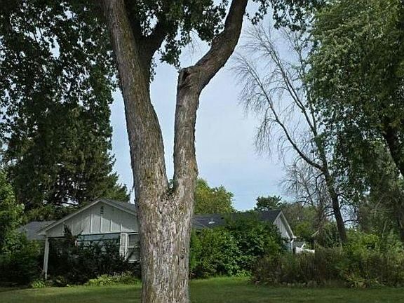 3rd image of 849 8th Ave SW
