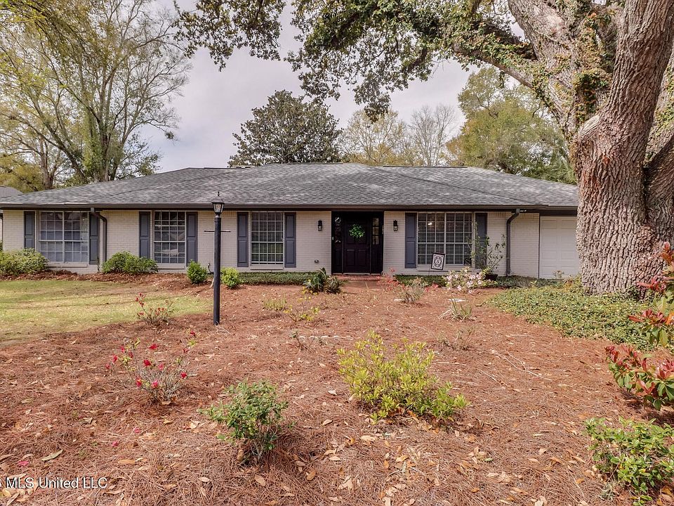 1st image of 315 Fairview Dr