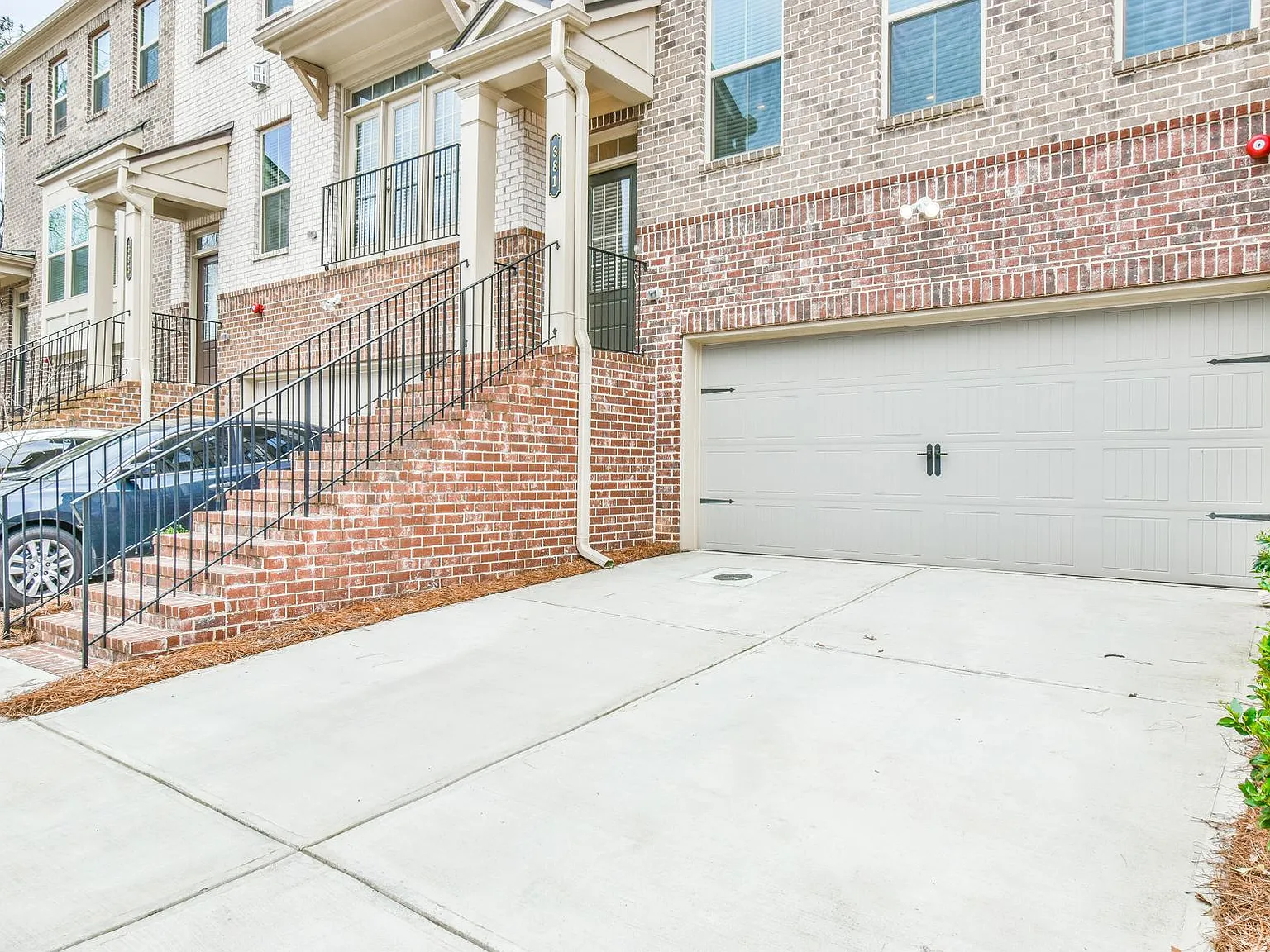4 bed, 3.5 bath, 2150 sqft, $3,675 — Photo 2