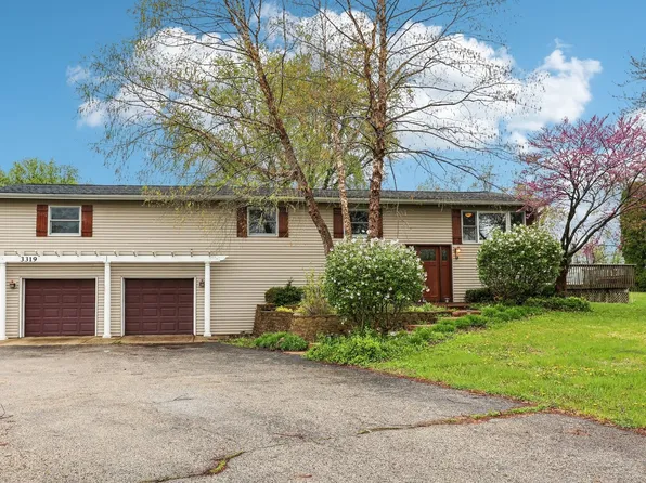 3319 Dean St, Woodstock, IL 60098