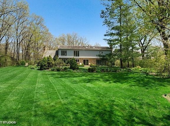 4th image of 8 Old Tamarack Ln