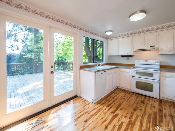 5th image of 8115 171st Ave NE