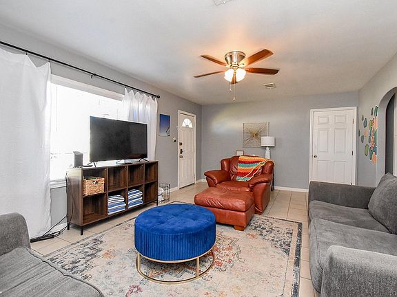4th image of 2209 Saladia St