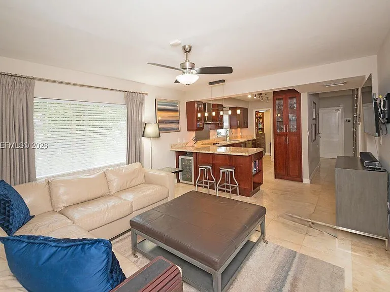 423 Alhambra Cir — Photo 6
