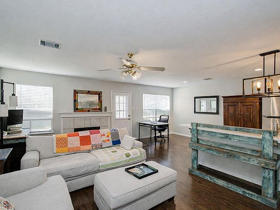 5th image of 150 S Walden Elms Cir