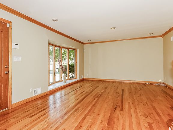 4th image of 49 Clements Pl