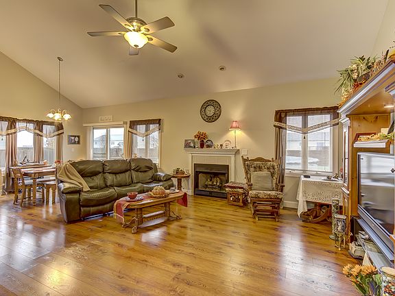 5th image of 121 Willow Ln