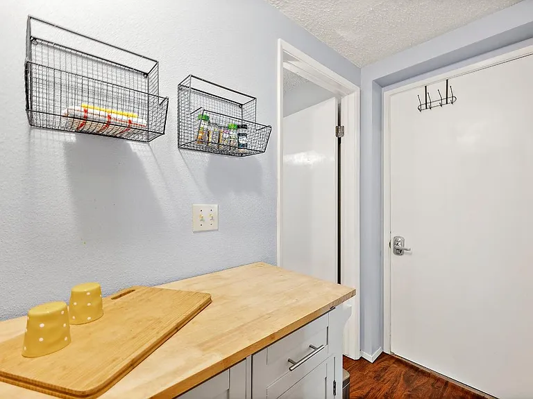 16920 Flume Rd SE #ADU — Photo 2