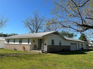 1107 SE 4th St, Wagoner, OK 74467