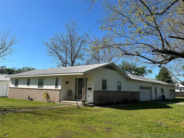 1107 SE 4th St, Wagoner, OK 74467