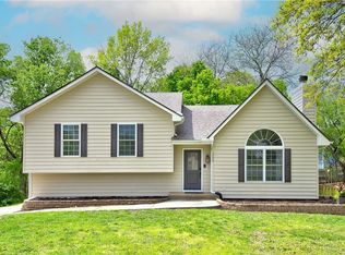 1500 NE Whitestone Dr, Lees Summit, MO 64086