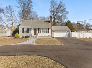 13 Cherry Hill Dr, Seekonk, MA 02771