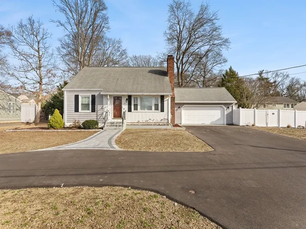 13 Cherry Hill Dr, Seekonk, MA 02771