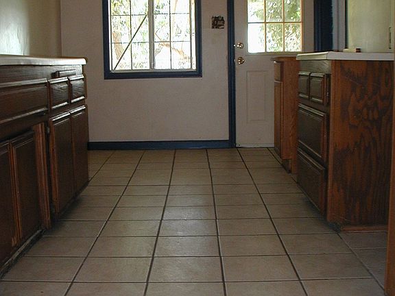 Kitchen, Notice nice Tile Flooring