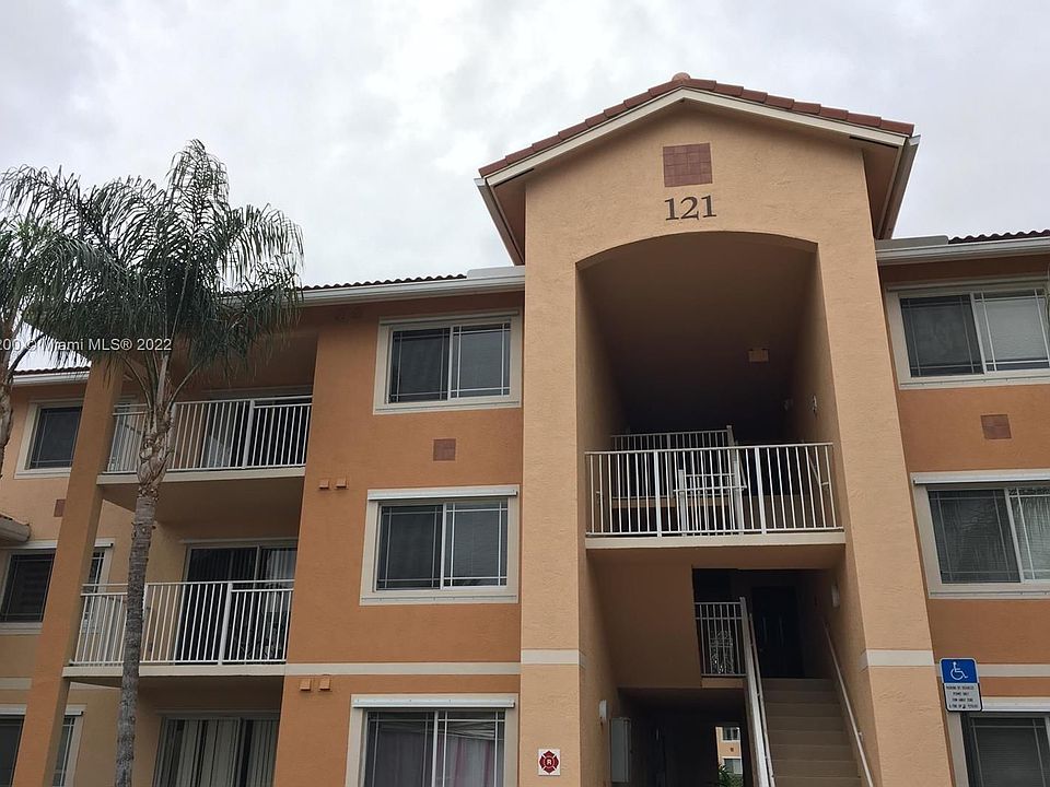 1st image of 121 SW Palm Dr APT 303