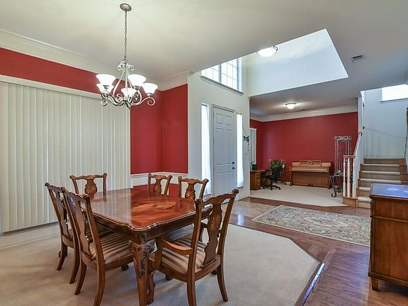 4th image of 1308 Leisure Ln