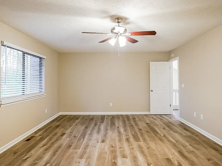 6826 Creekwood Dr — Photo 10
