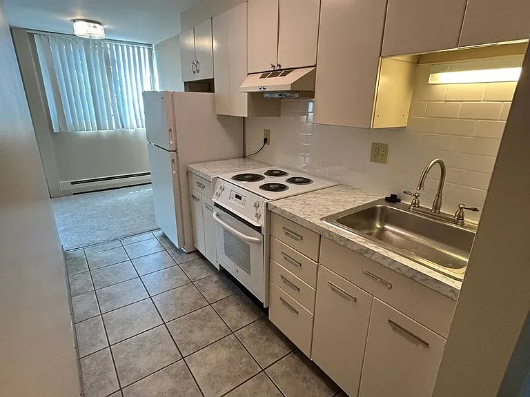 Executive Apartments — Photo 8