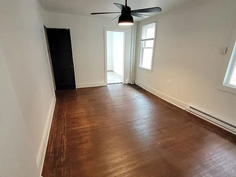 565 W Market St — Photo 28