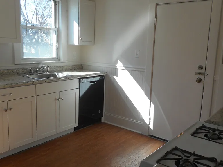 58 Lithgow St #2 — Photo 8