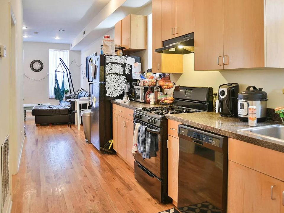 1st image of 1256 N Greenview Ave #1